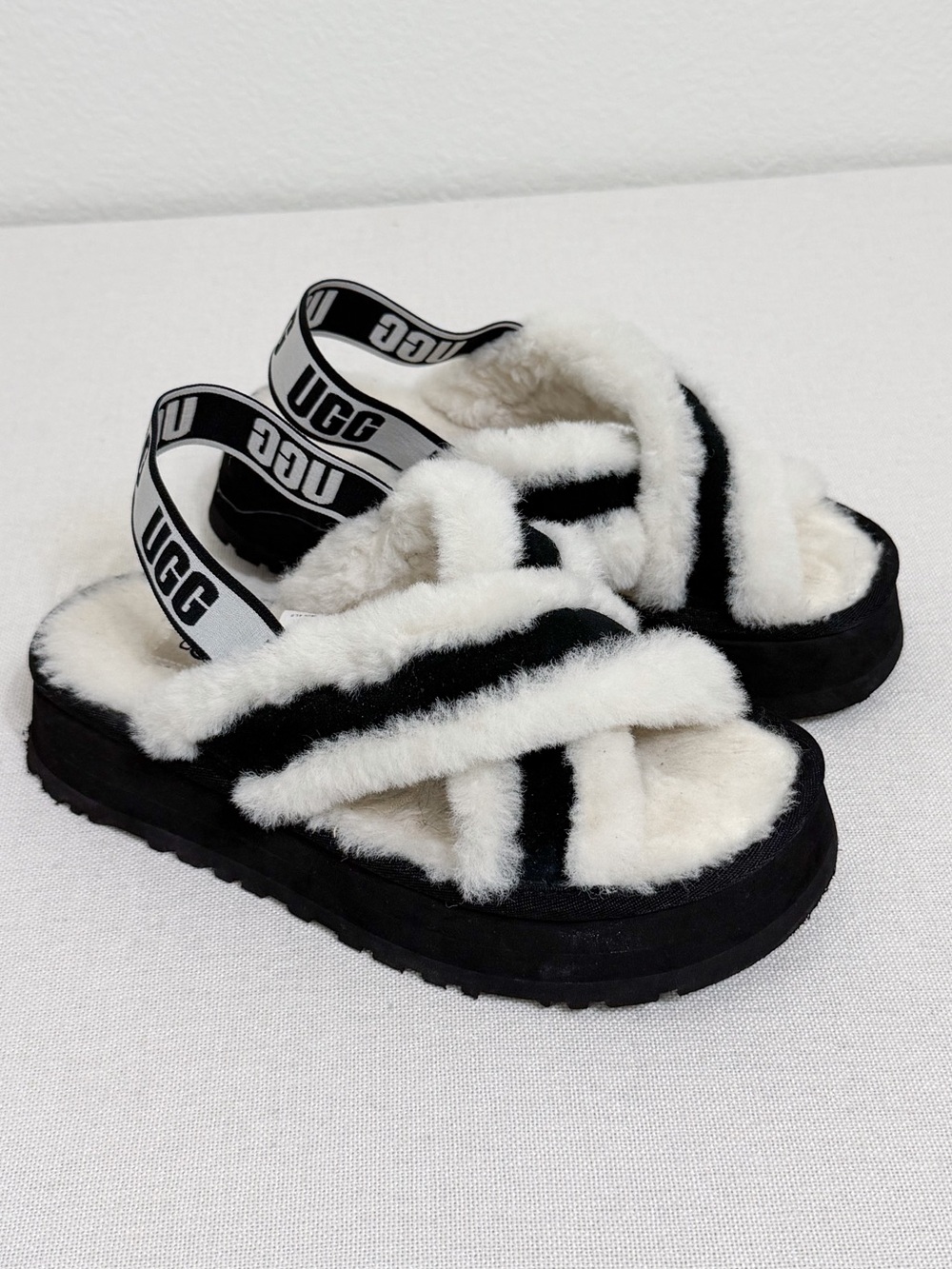 UGG Womens Disco Cross Fuzzy Platform Slide Sandal 10